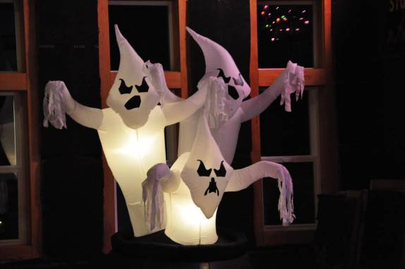 Decoração de Halloween em restaurante na saída do North Cascades National Park, no estado de Washington, noroeste dos  Estados Unidos